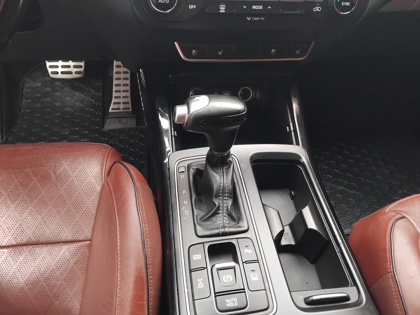 KIA Sorento — foto 10 de 16