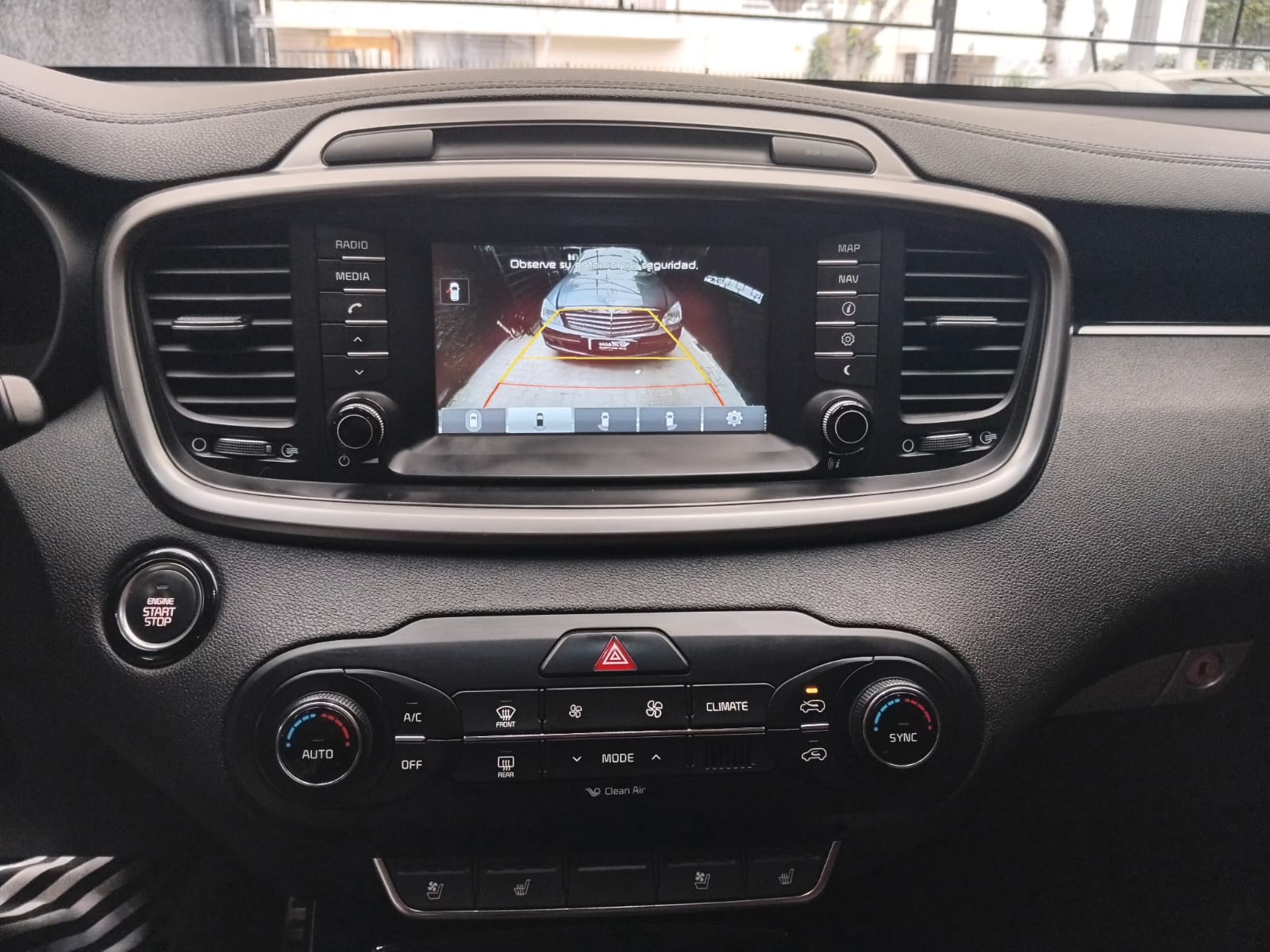 KIA Sorento — foto 9 de 16