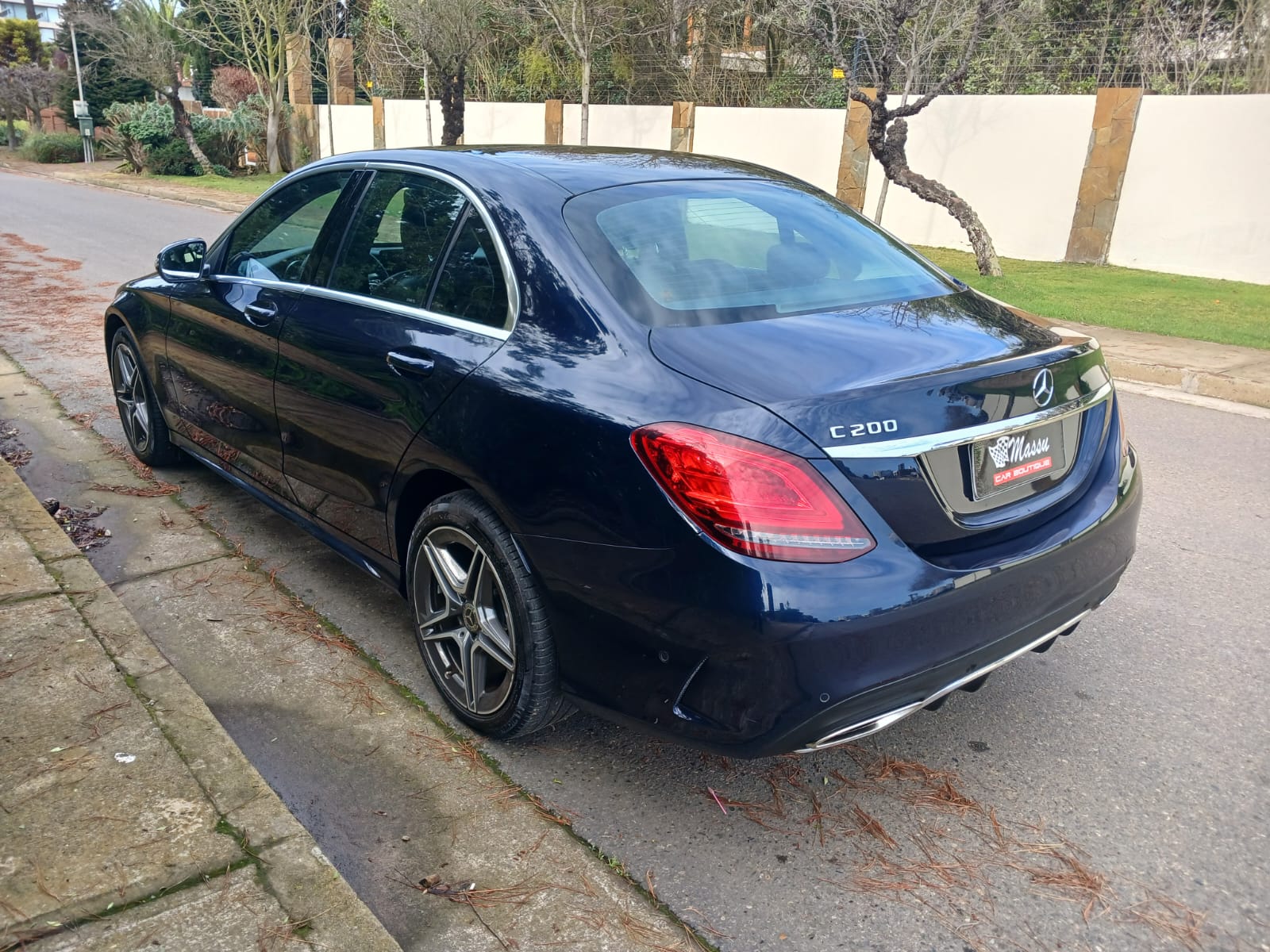 Mercedes-Benz C200 — foto 3 de 17