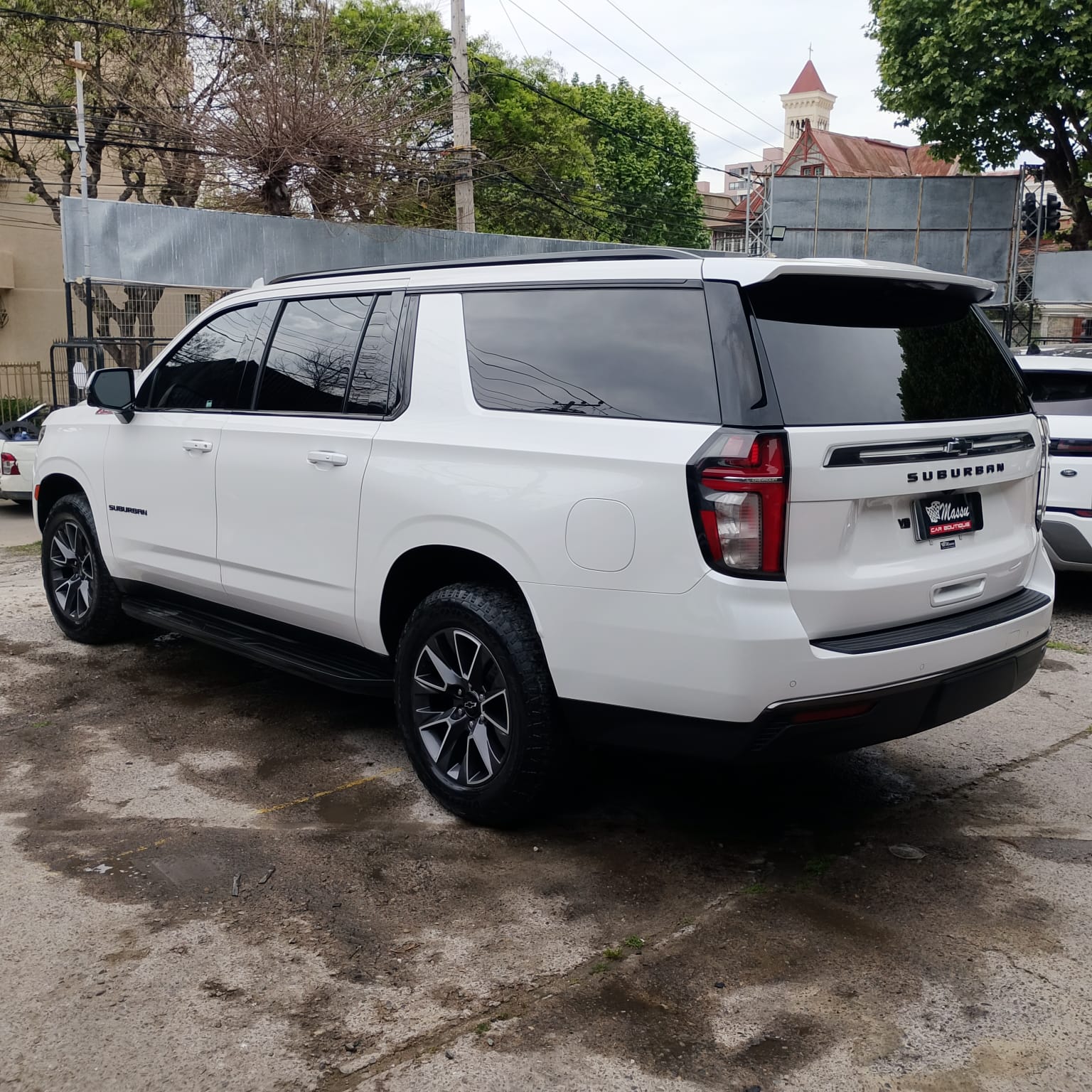 Chevrolet Suburban — foto 2 de 13