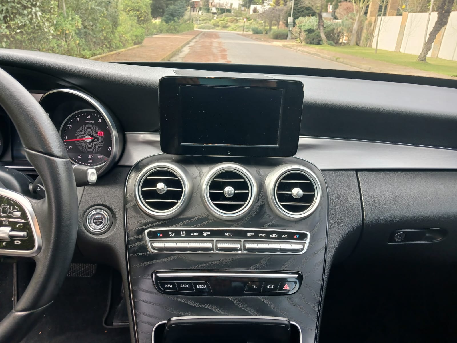 Mercedes-Benz C200 — foto 9 de 17