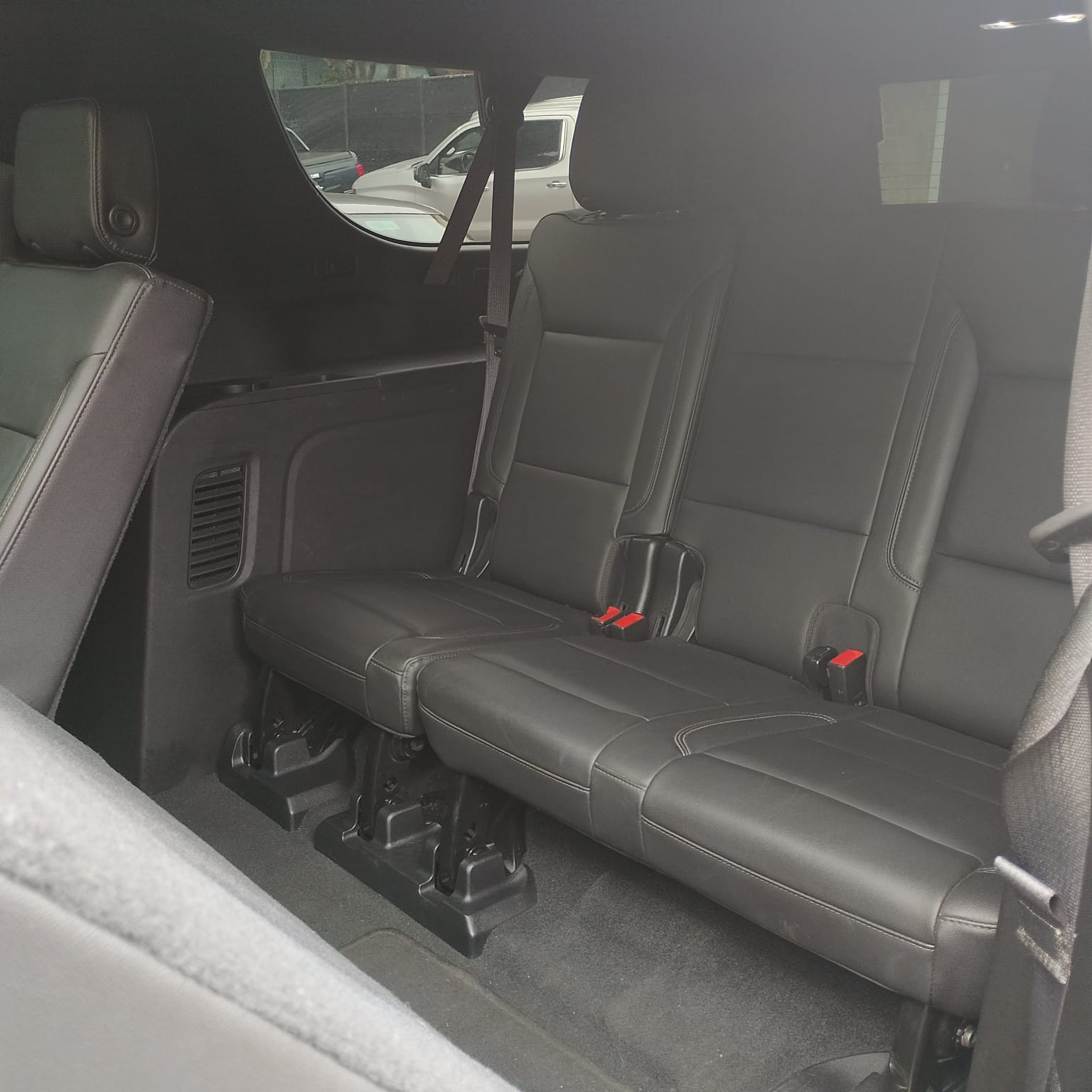 Chevrolet Suburban — foto 13 de 13