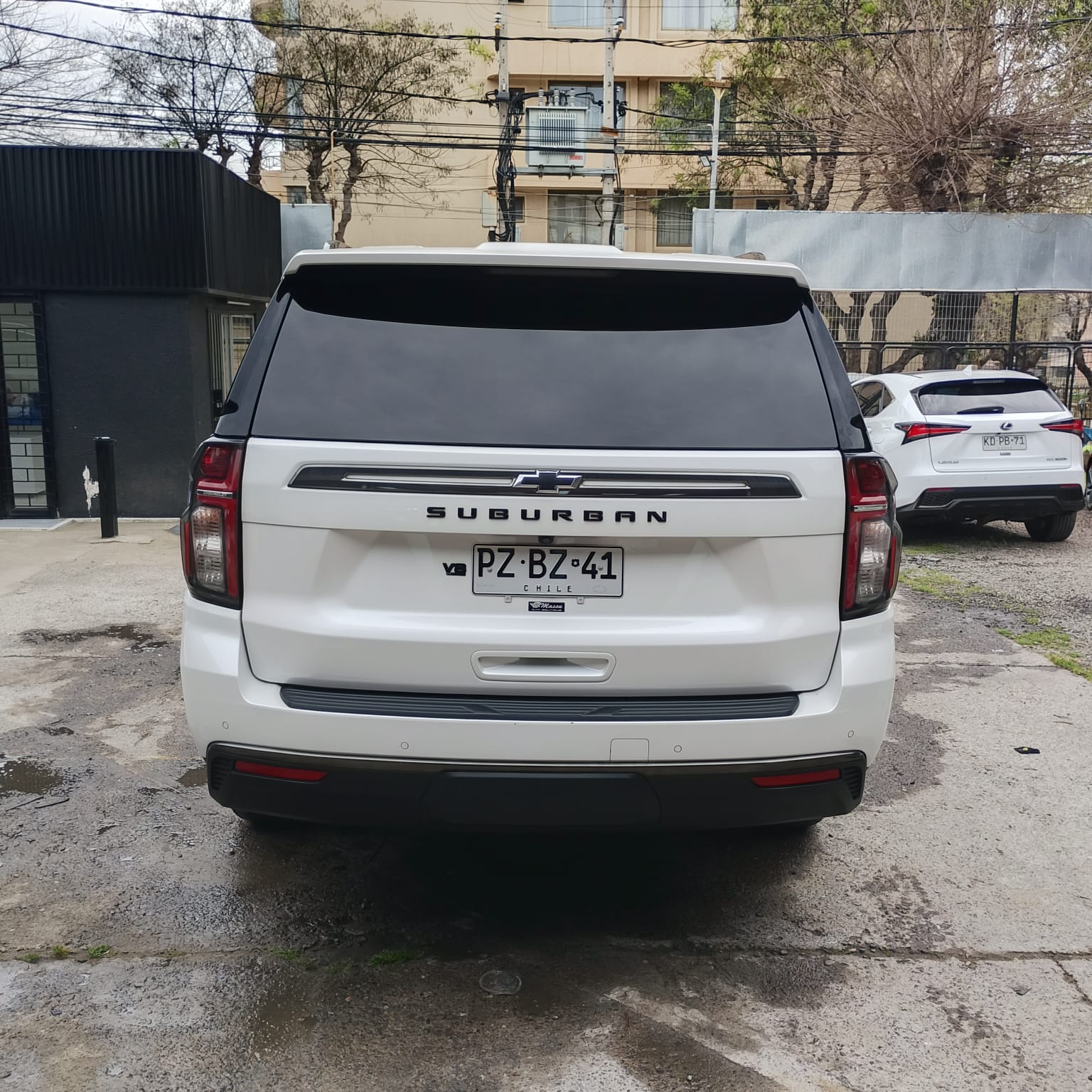 Chevrolet Suburban — foto 3 de 13