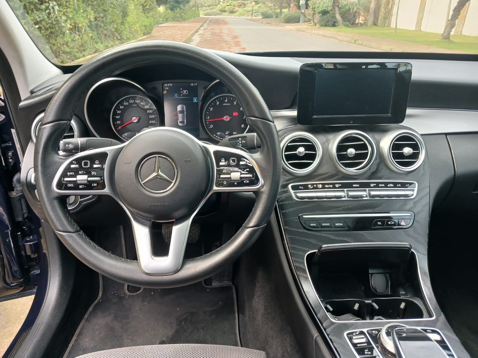 Mercedes-Benz C200 — foto 12 de 17