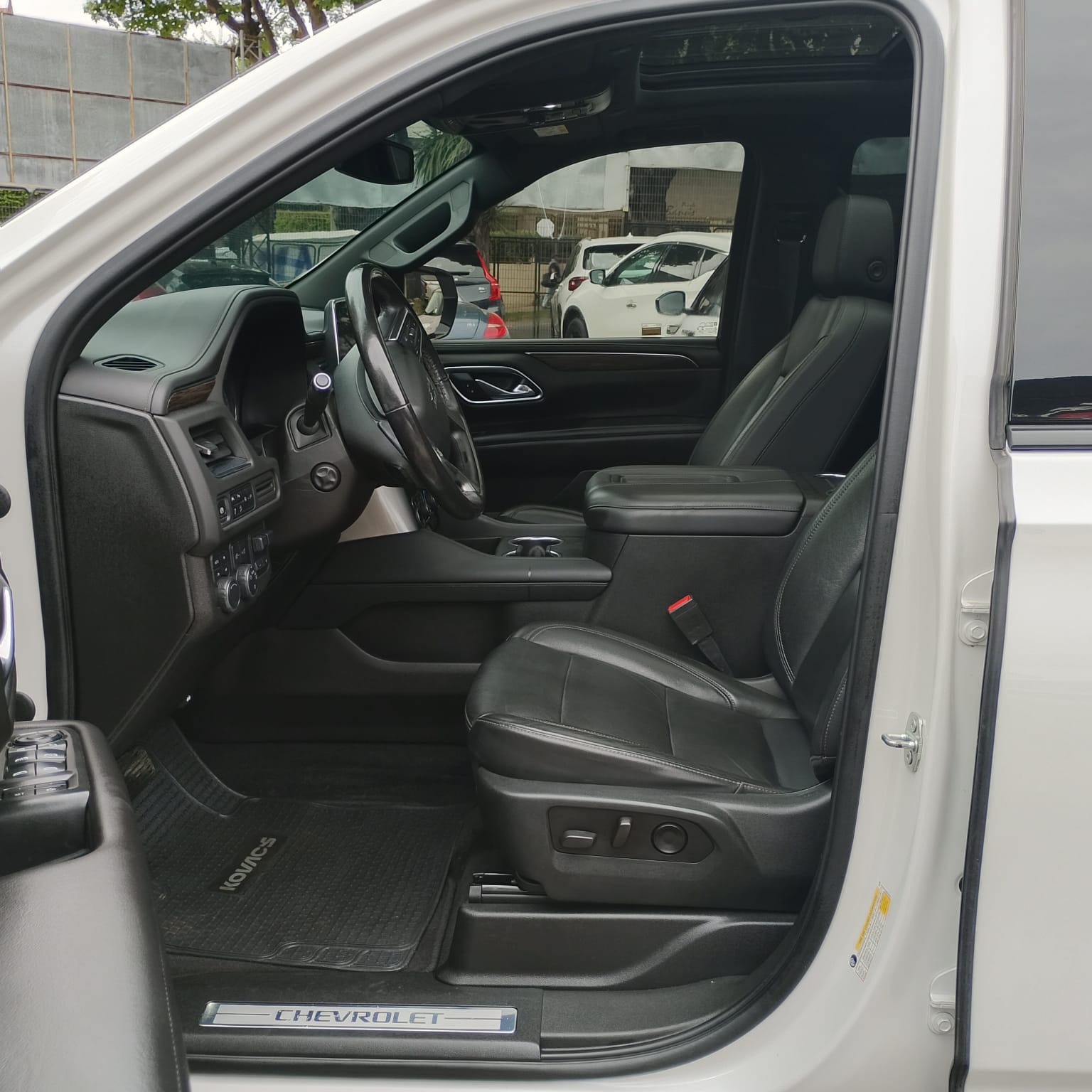 Chevrolet Suburban — foto 10 de 13