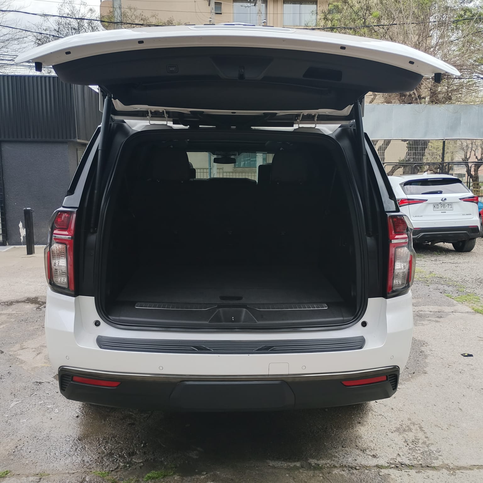 Chevrolet Suburban — foto 4 de 13