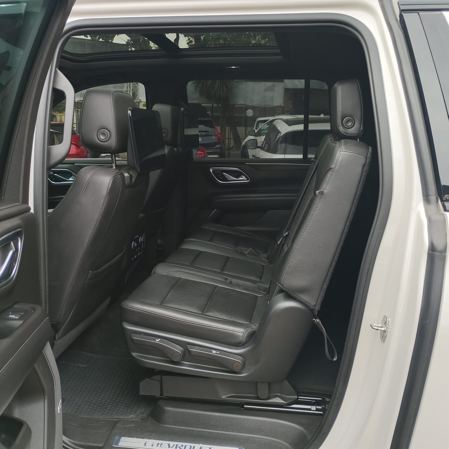 Chevrolet Suburban — foto 11 de 13