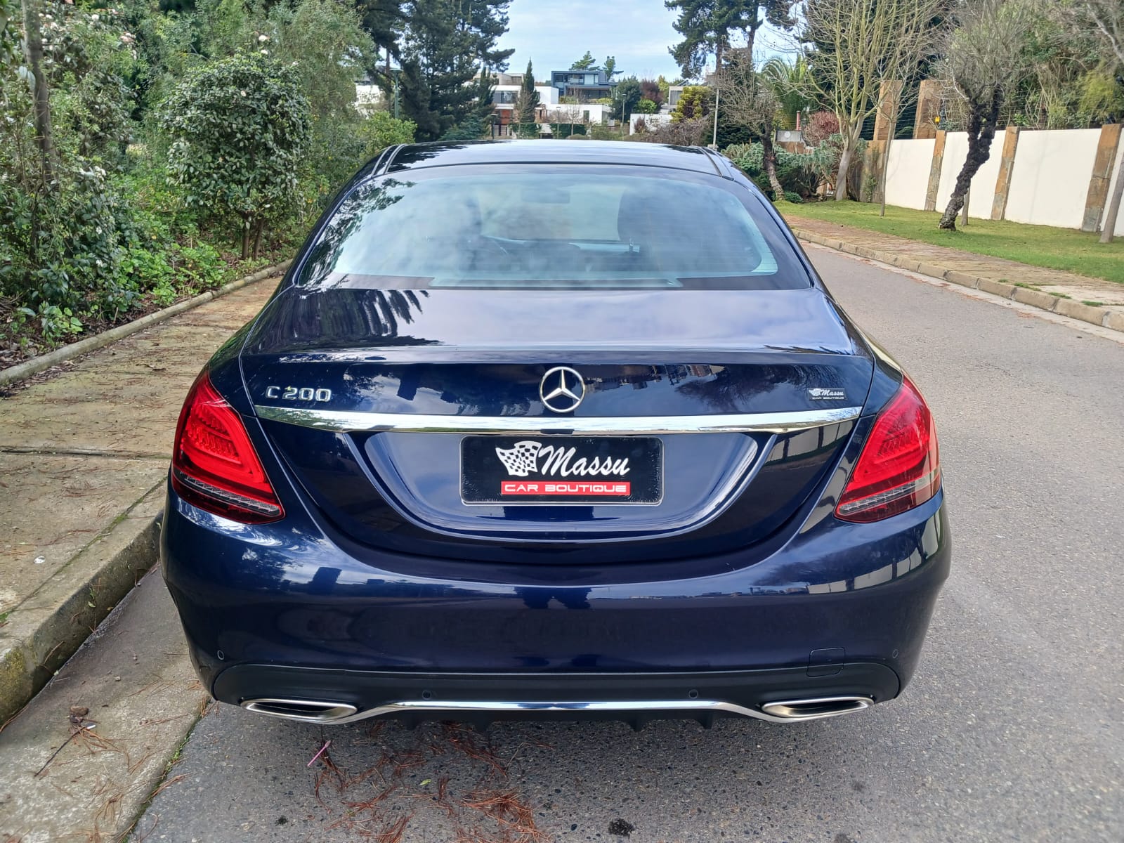 Mercedes-Benz C200 — foto 2 de 17