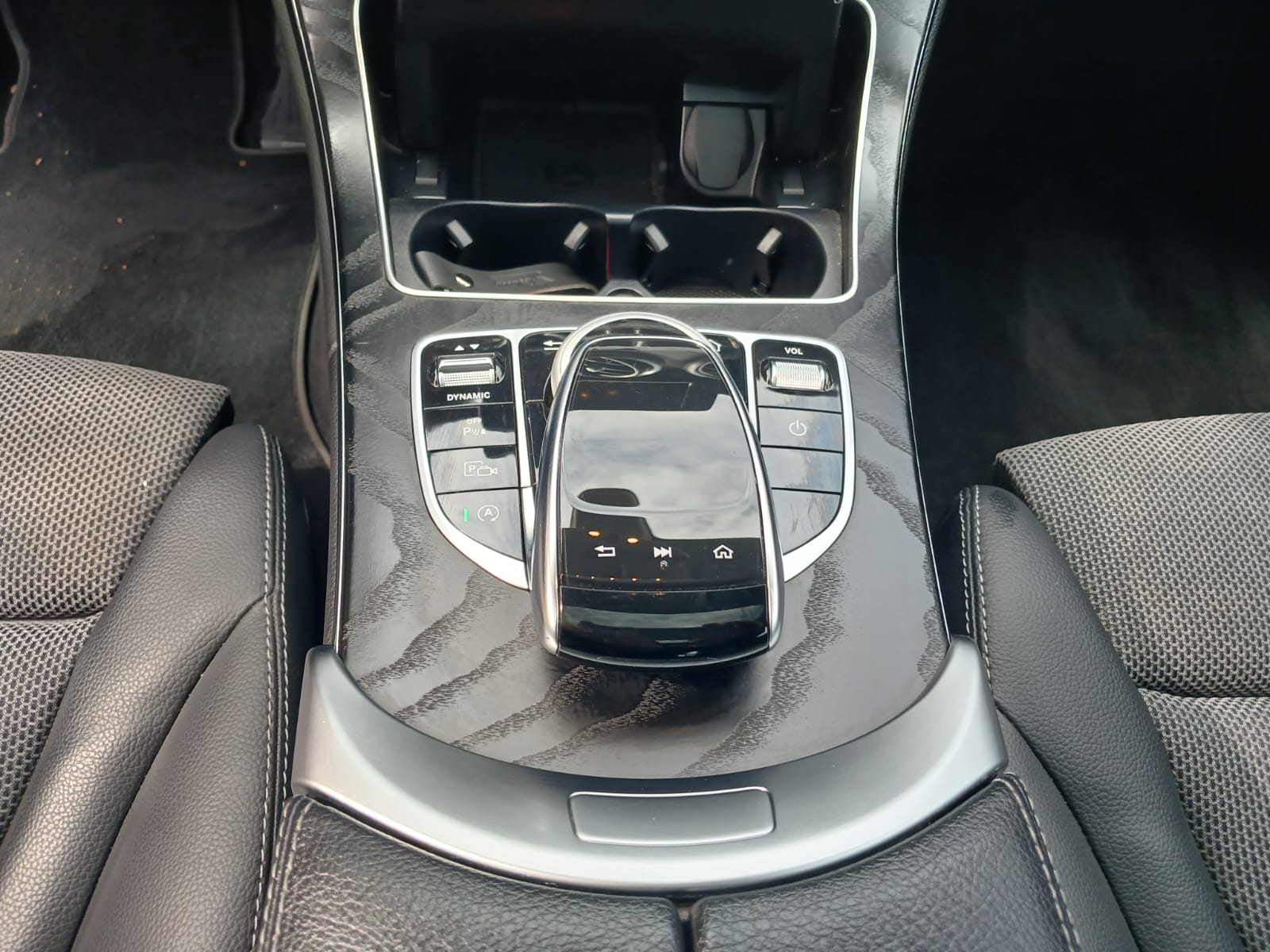 Mercedes-Benz C200 — foto 10 de 17