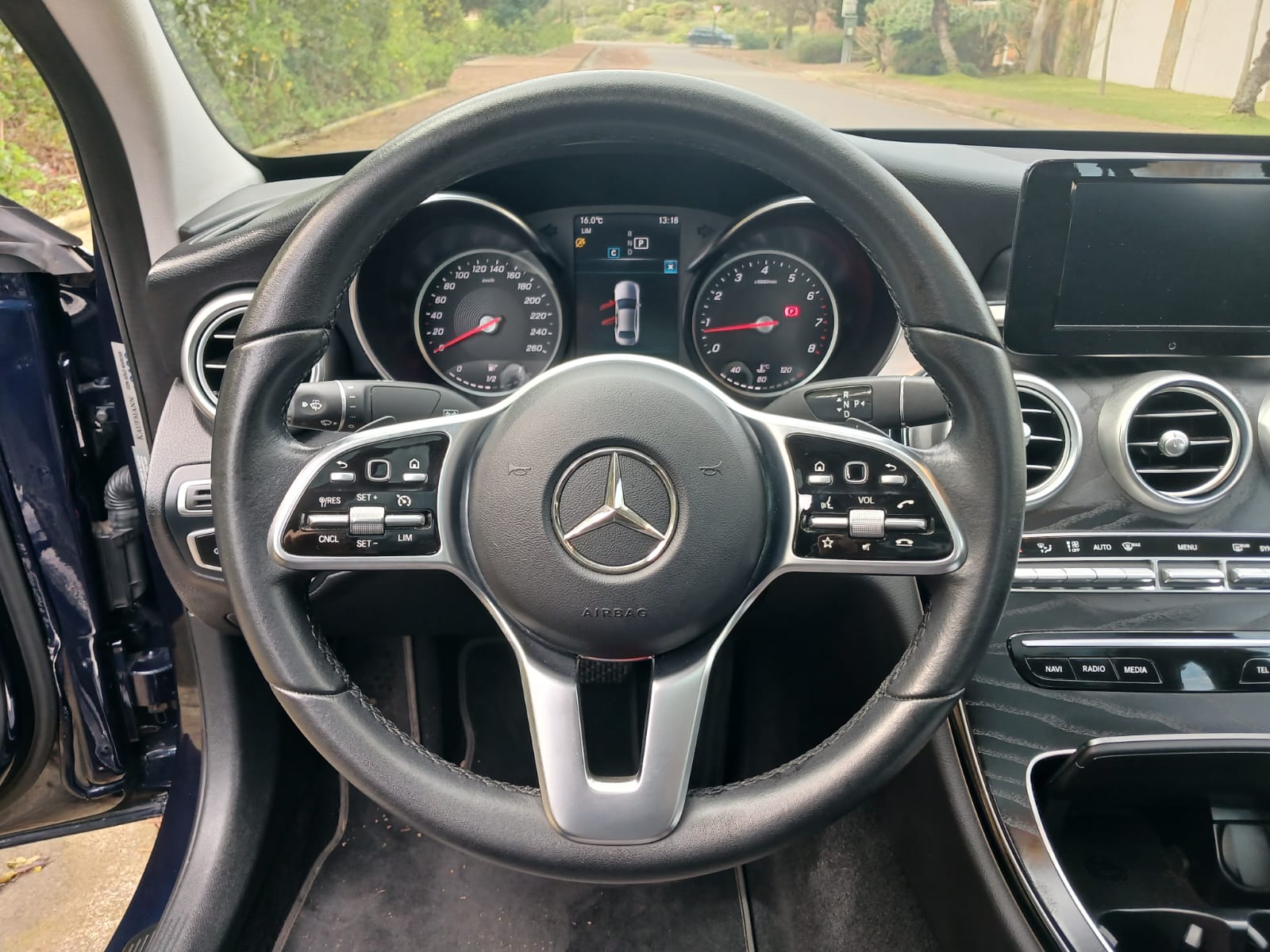 Mercedes-Benz C200 — foto 11 de 17